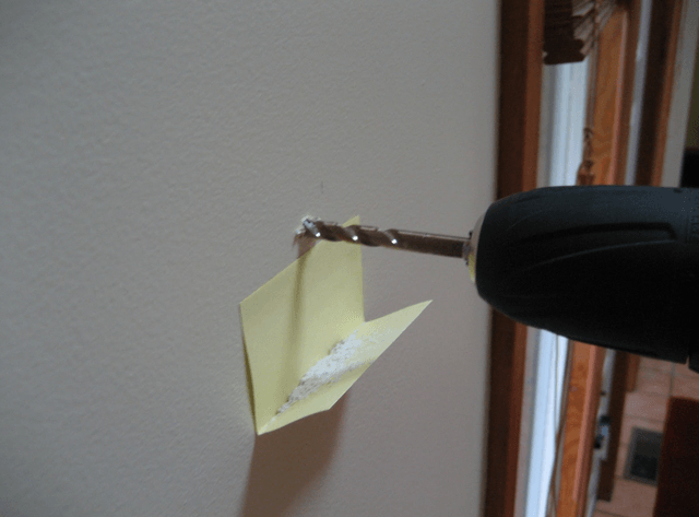 post it note as collector when drilling holes